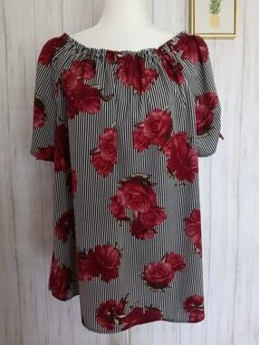 Blouse top Women Milage  Size 1X  Floral  Off The Shoulder Shorts Sleeves New